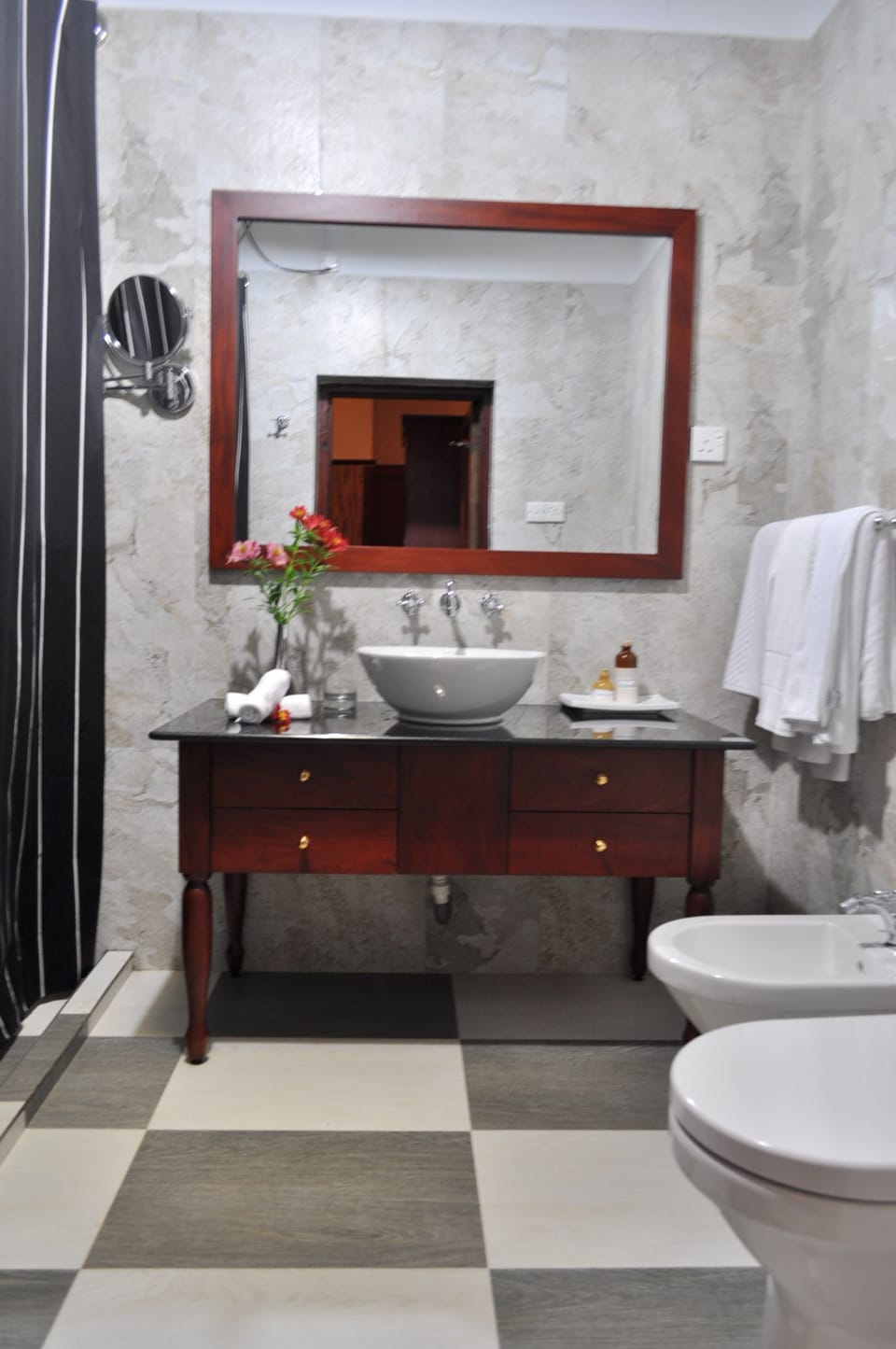 Deluxe Double Room, 1 King Bed, Accessible, Garden View | Bathroom | Shower, hair dryer, bidet, towels