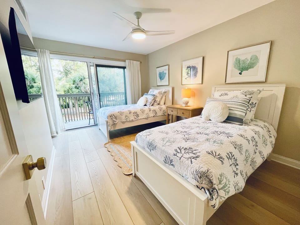 2nd Floor Twin Bedroom with Balcony