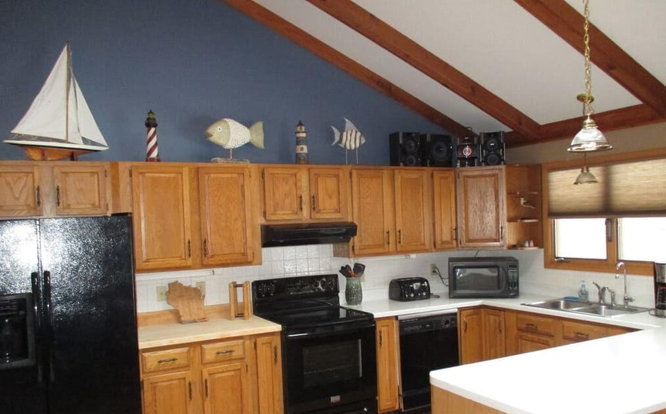 Kitchen with Vaulted Ceilings, Skylight, Purified Water System, & Dishwasher