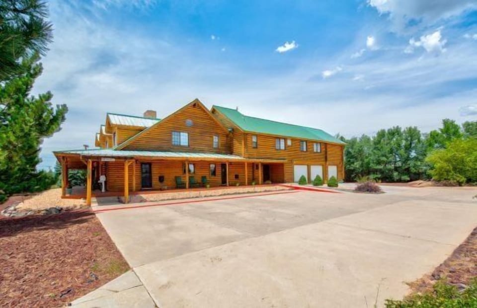 Self-Contained Inn: Boasting 4 uniquely designed rooms, each with its own charming character, this inn offers a warm and personalized retreat for every guest immersing you back in time
