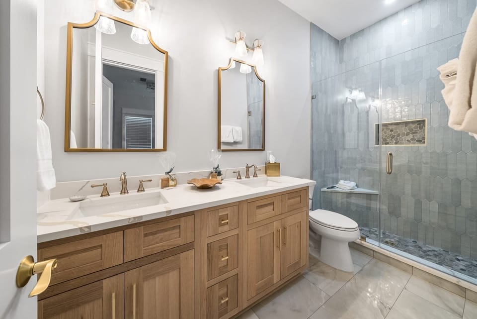 Blessings At Pier Park | Bunk Room Bathroom | 2nd Floor