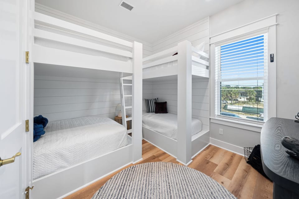 Blessings At Pier Park | Bunk Room | Two Fulls & 2 Twins | 2nd floor