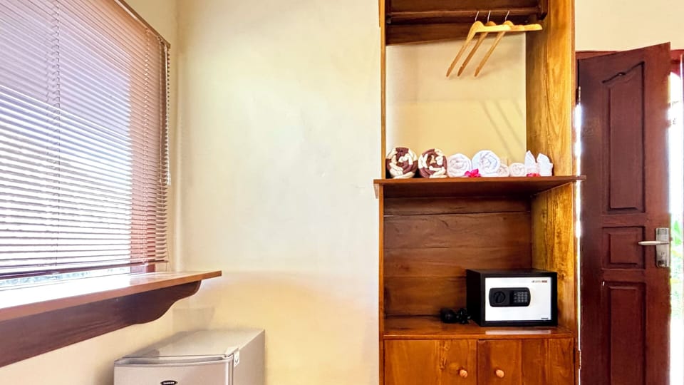 Family Villa, 2 Bedrooms, Pool View | Desk, laptop workspace, free WiFi, bed sheets