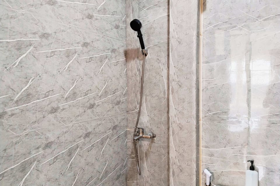 Superior Double Room | Bathroom | Shower, towels