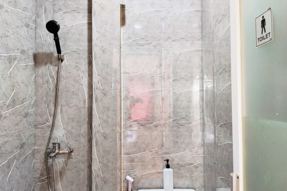 Superior Double Room | Bathroom | Shower, towels
