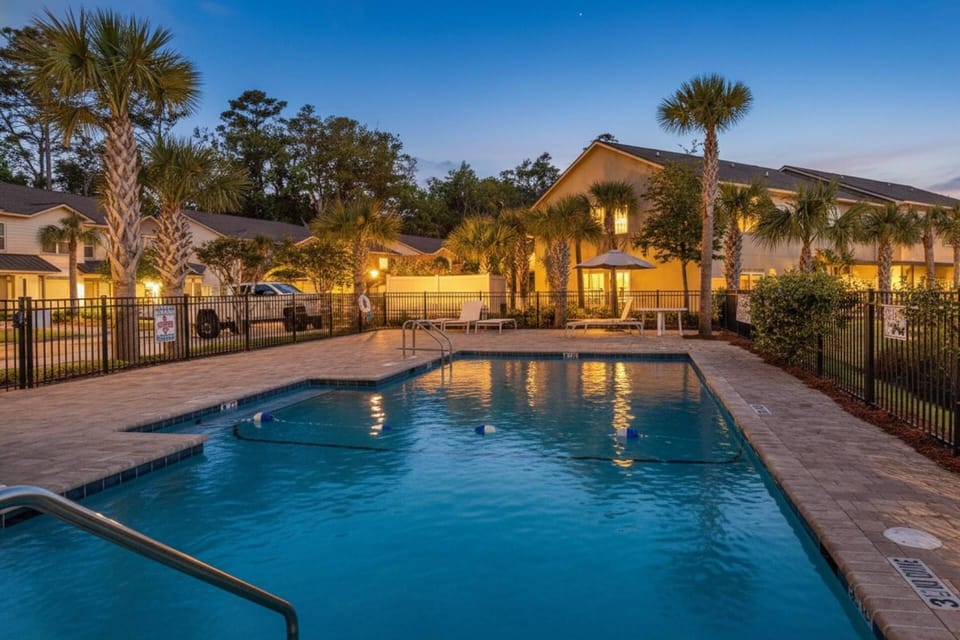 For days when heading out to the beach just seems like too much trouble, you can simply walk over and enjoy the community pool.