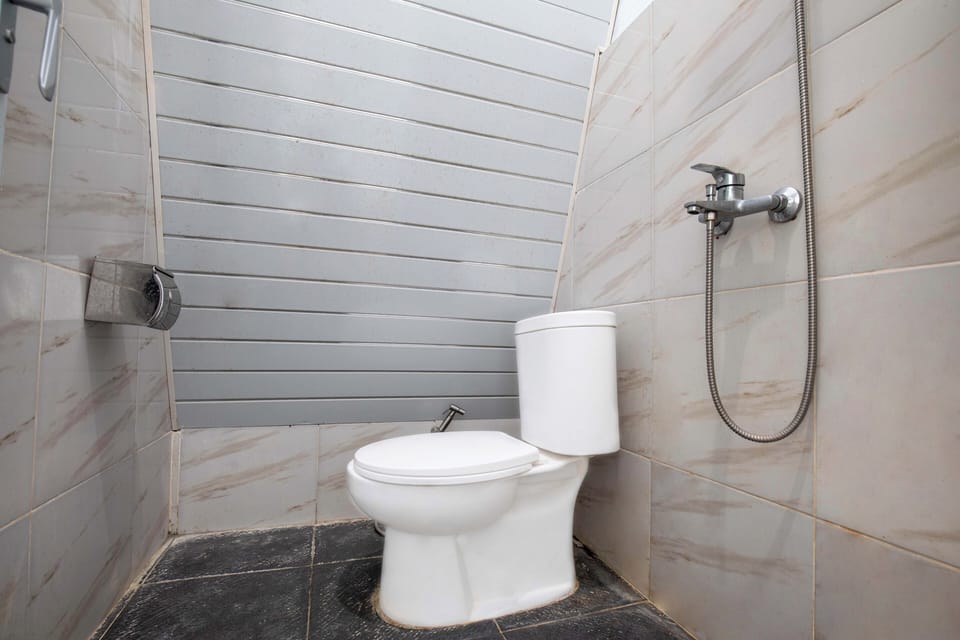 Family Room, Mountain View | Bathroom | Shower, bidet, soap, shampoo