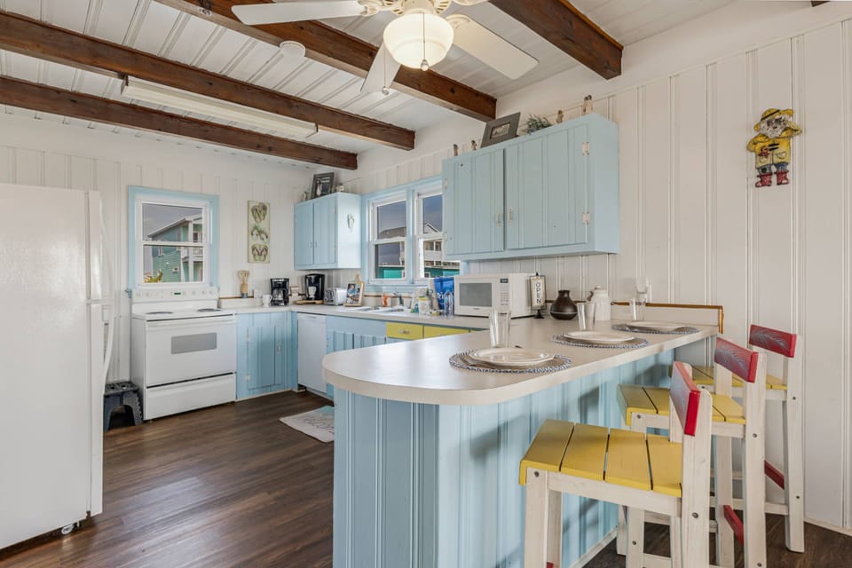 Kitchen area with a breakfast bar that seats three. Drip coffee option and a K-Cup-compatible side.