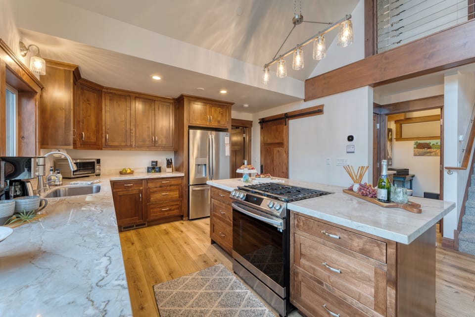 Fully equipped kitchen.