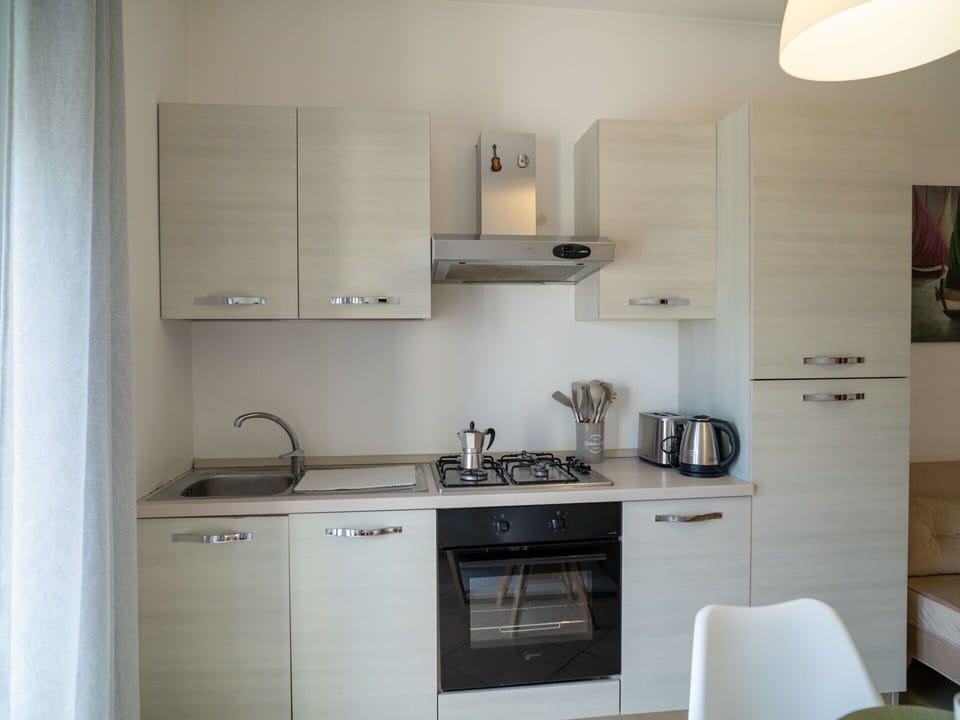 Kitchen Appliance, Kitchen, Major Appliance, Countertop, Interior Design, Cabinetry, Furniture, Flooring, Home Appliance, Kitchen Sink