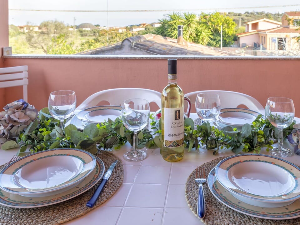 Tableware, Table, Bottle, Dishware, Drinkware, Window, Plate, Tablecloth, Serveware, Sky