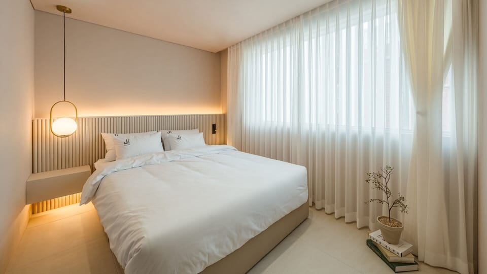 Basic Room, 2 Bedrooms (private gamseong dokchae) | 2 bedrooms, soundproofing, free WiFi