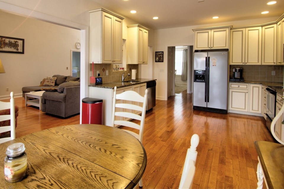 Kitchen and dining area.