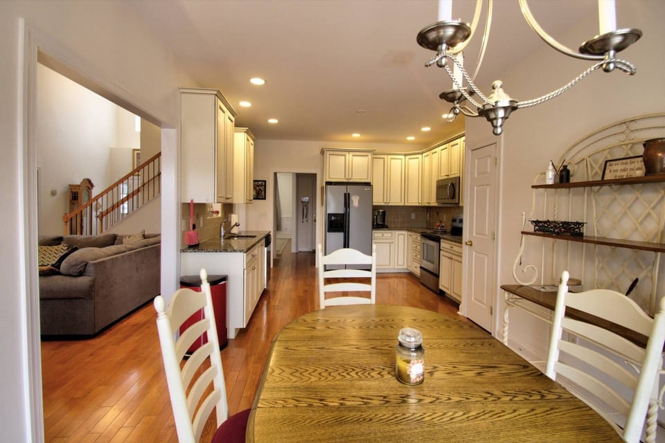 Kitchen and dining area.