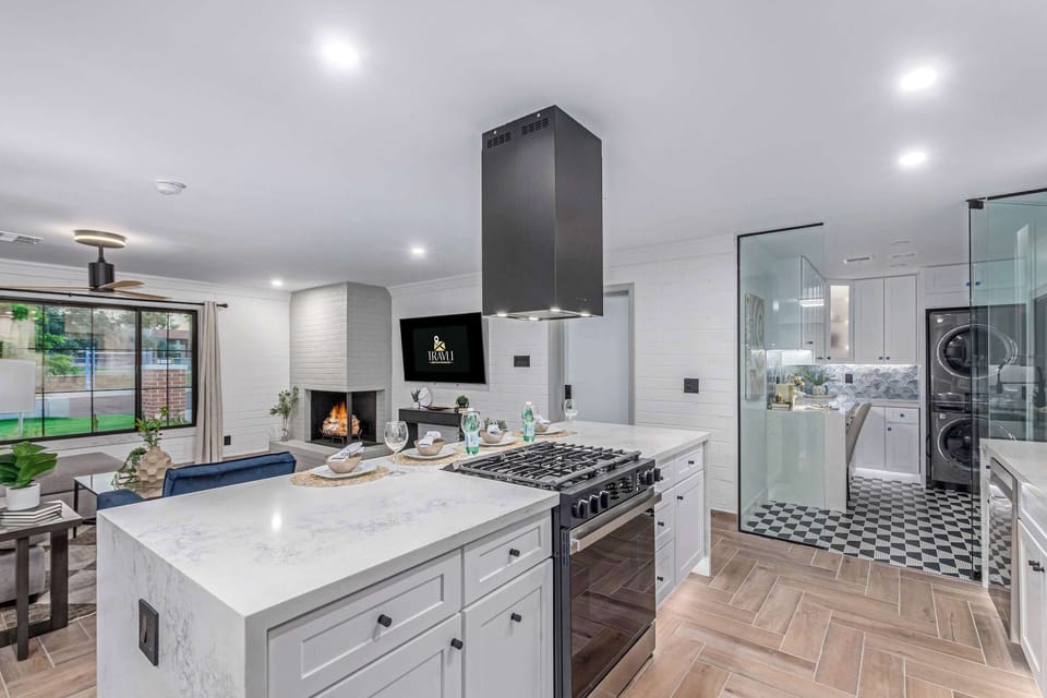 Gas cooktop and dark stainless appliances
