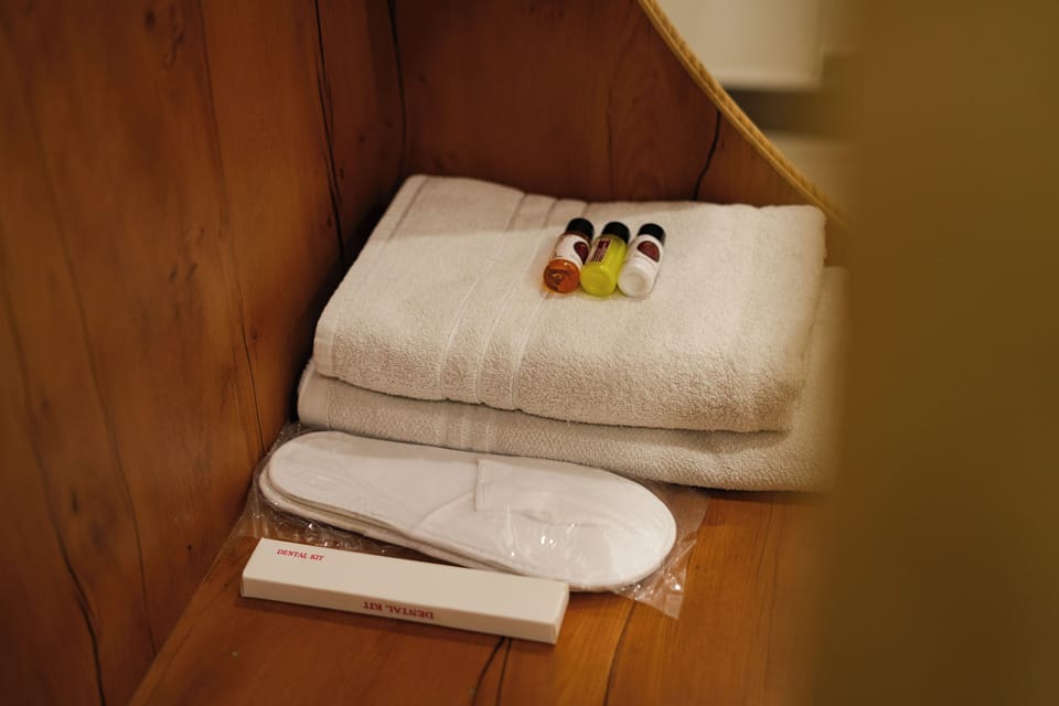 Mewari King Suite | Desk, free WiFi, bed sheets