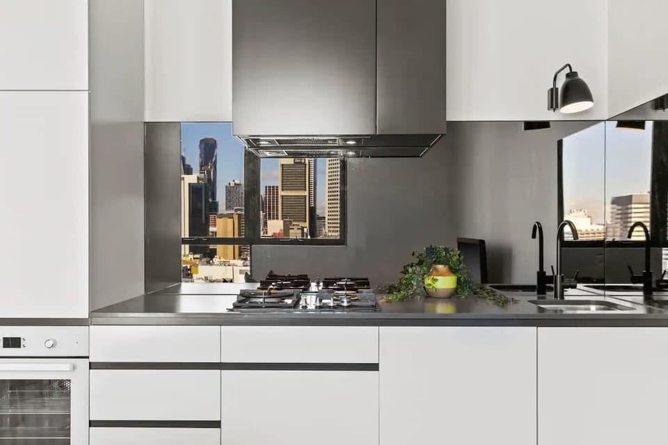 An equipped kitchen.