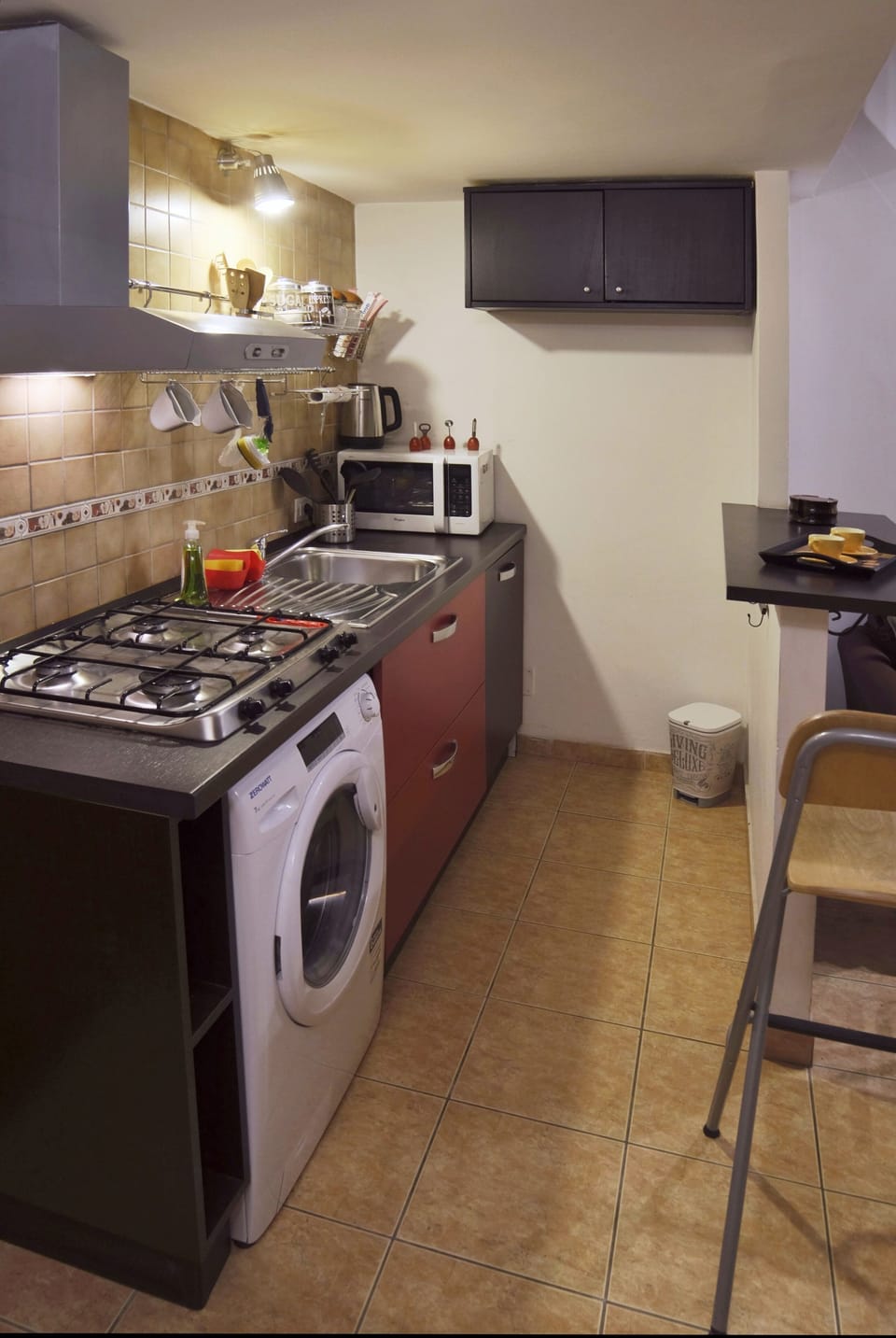 Apartment, 1 Queen Bed, Non Smoking | Private kitchen | Microwave, stovetop, espresso maker, electric kettle