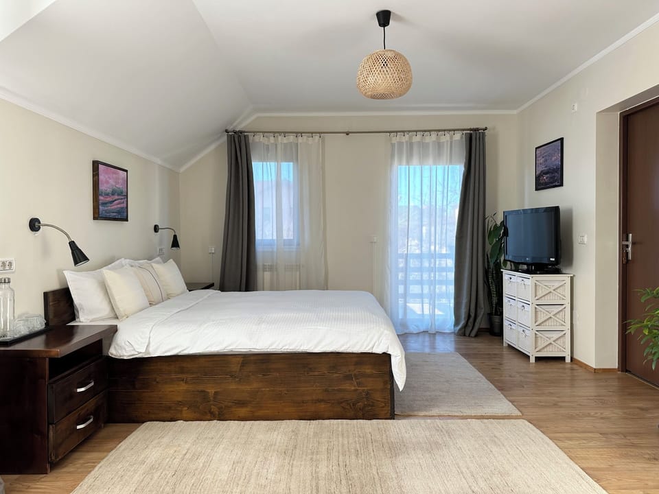 Double Room, Balcony | Free WiFi
