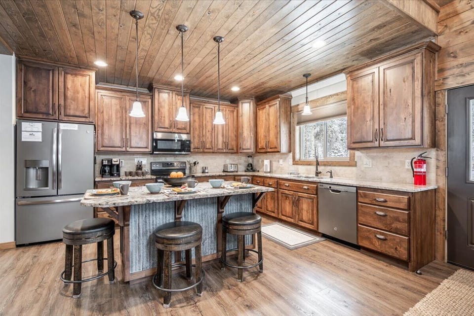 Extra seating at the kitchen island allows everyone to join in the fun.