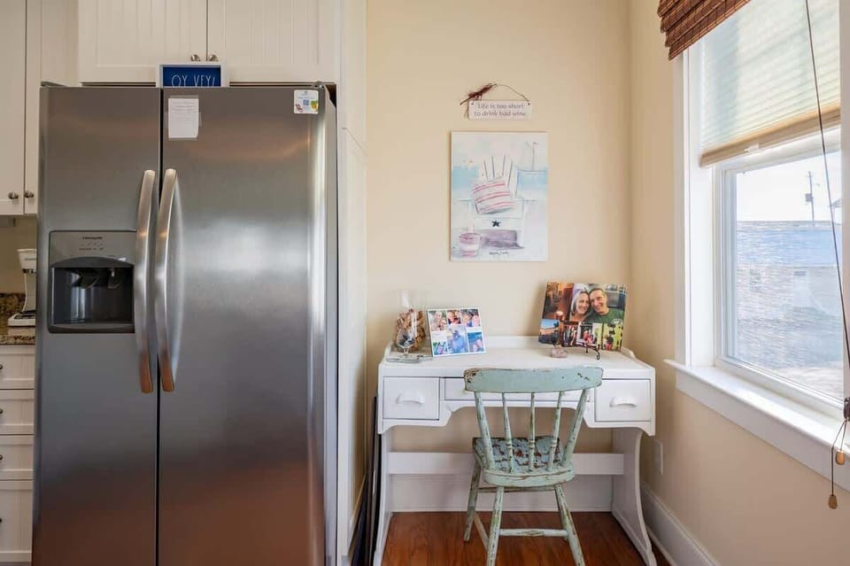 Kitchen with Work Station Desk and Chair