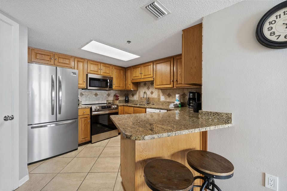 Signature Condo, 2 Bedrooms, Kitchen, Beach View | Private kitchen | Fridge, microwave, oven, stovetop