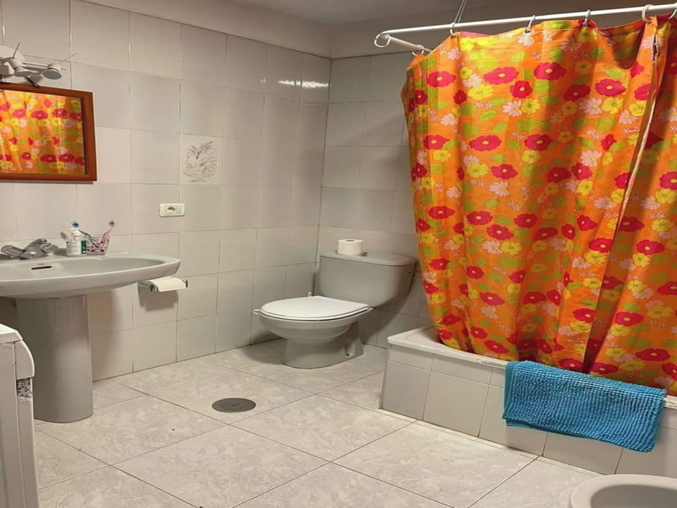 House, 2 Bedrooms, Smoking, Balcony | Bathroom