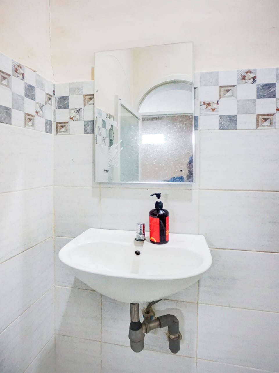 Family Room | Bathroom | Shower, rainfall showerhead, towels