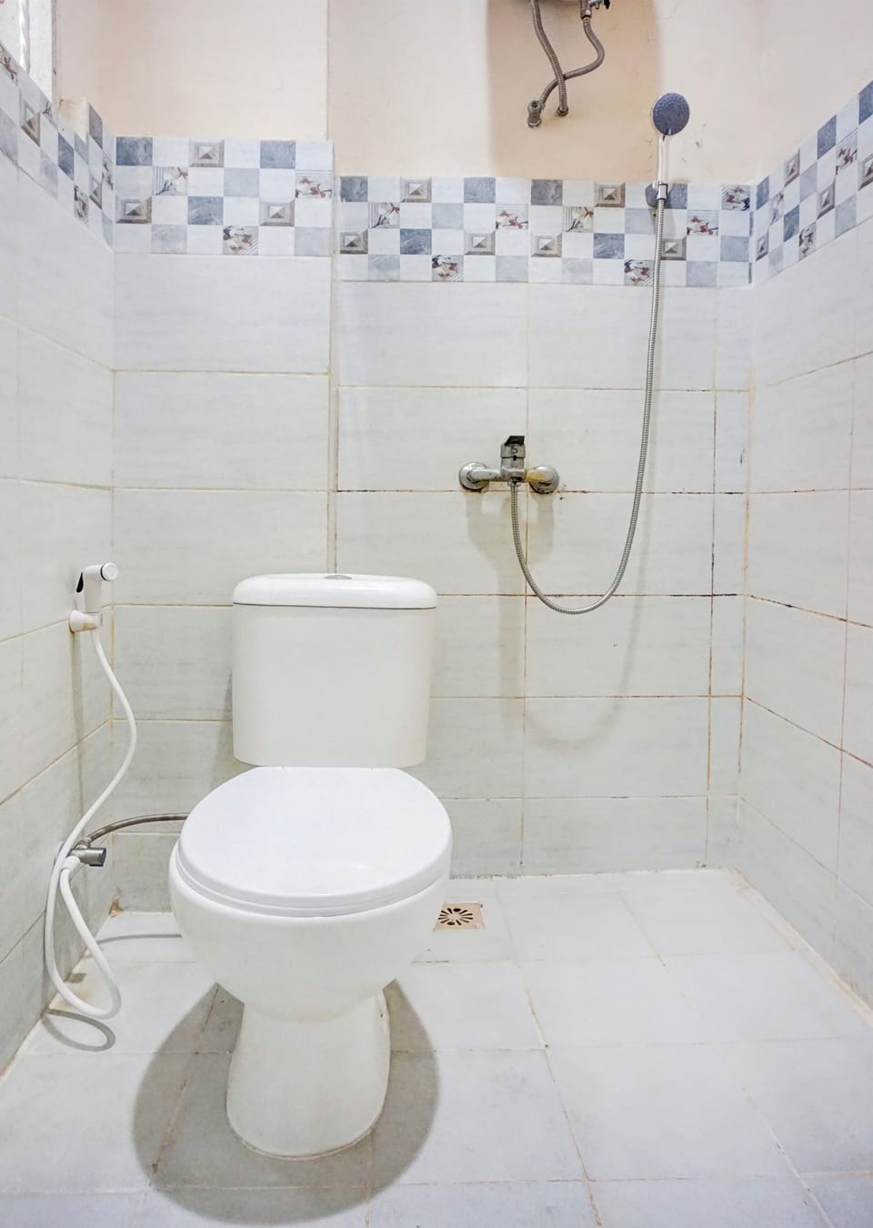 Shower, rainfall showerhead, towels