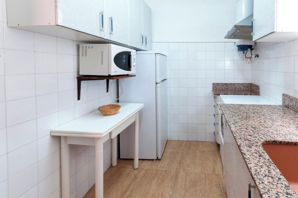 Apartment | Private kitchen | Toaster, highchair, cookware/dishes/utensils