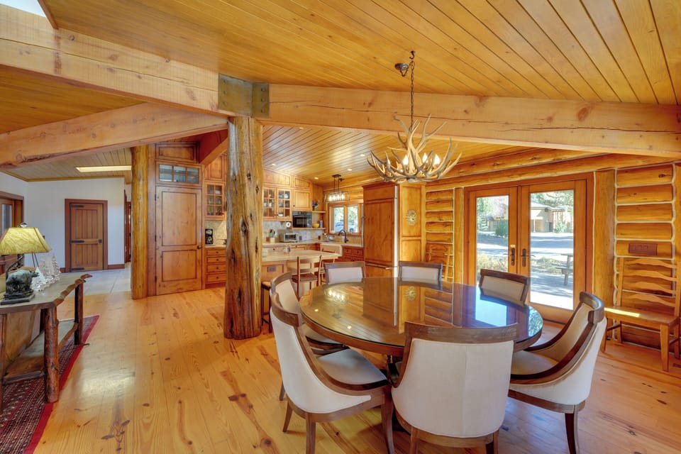 House (5 Bedrooms) | Interior