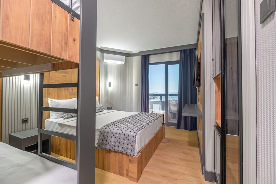 Minibar, soundproofing, free WiFi, bed sheets