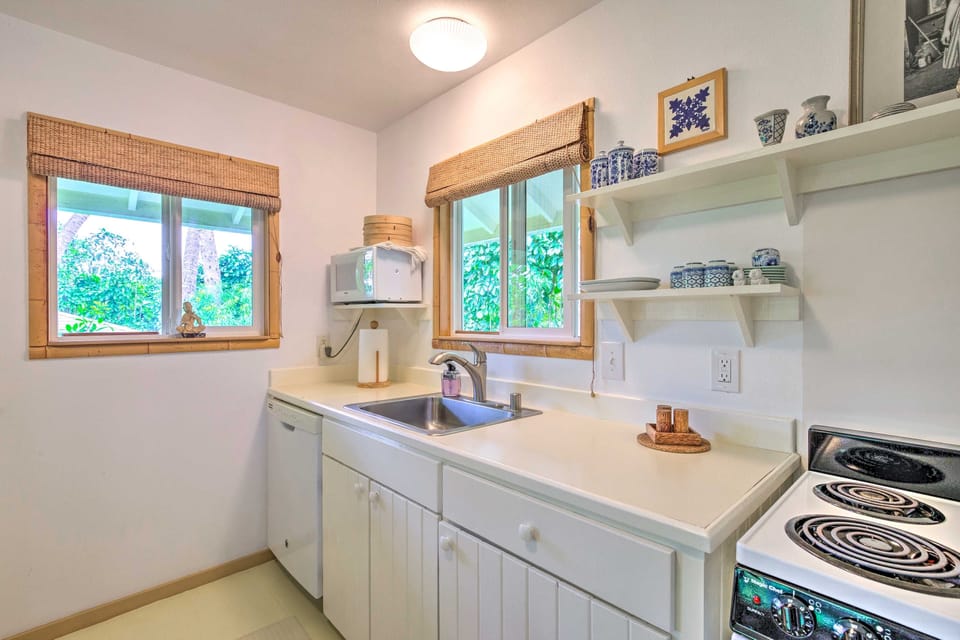 House, 1 Bedroom | Private kitchen | Fridge, oven, stovetop, coffee/tea maker