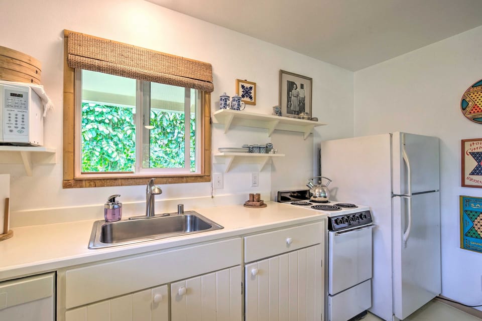 House, 1 Bedroom | Private kitchen | Fridge, oven, stovetop, coffee/tea maker