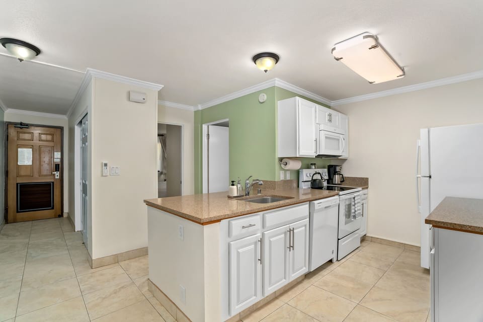 Condo, 1 Bedroom | Private kitchen | Coffee/tea maker, fridge, oven, stovetop
