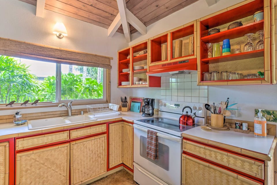 House, 2 Bedrooms | Private kitchen | Fridge, oven, stovetop, coffee/tea maker