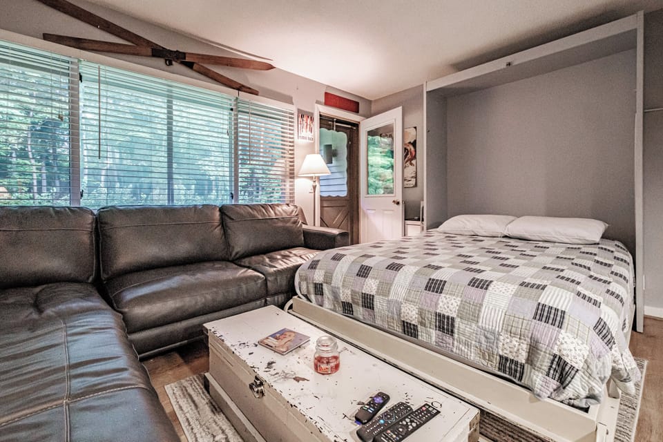 Livingroom/ Queen Murphy bed open