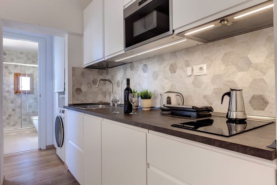 Apartment, 2 Bedrooms | Private kitchenette | Electric kettle