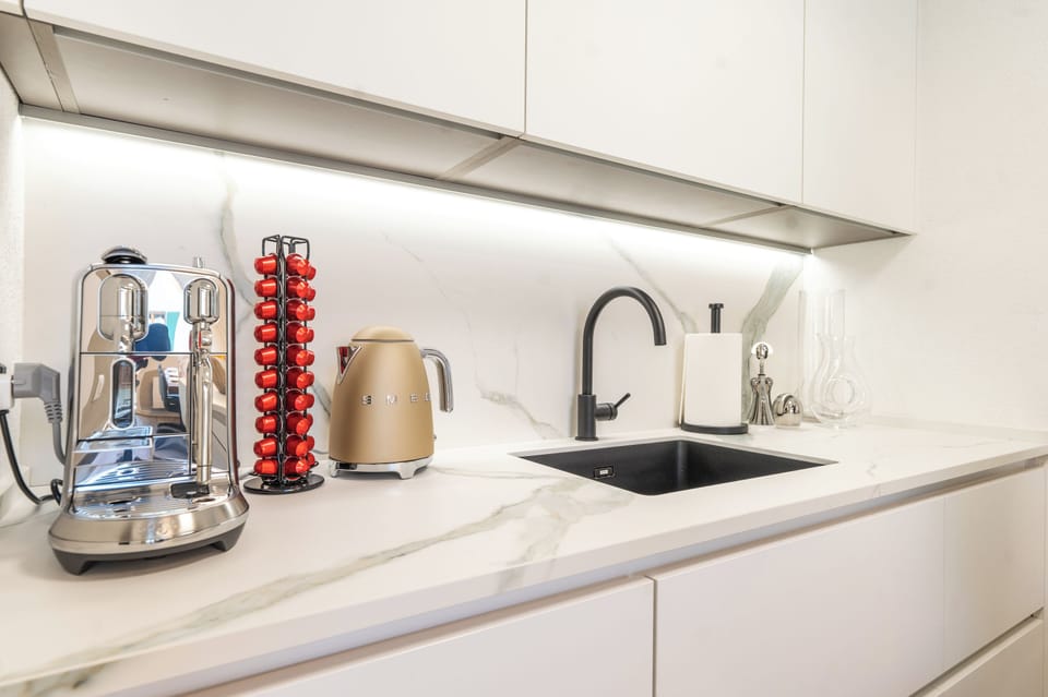 Luxury Condo, Mountain View | Private kitchen | Electric kettle, toaster