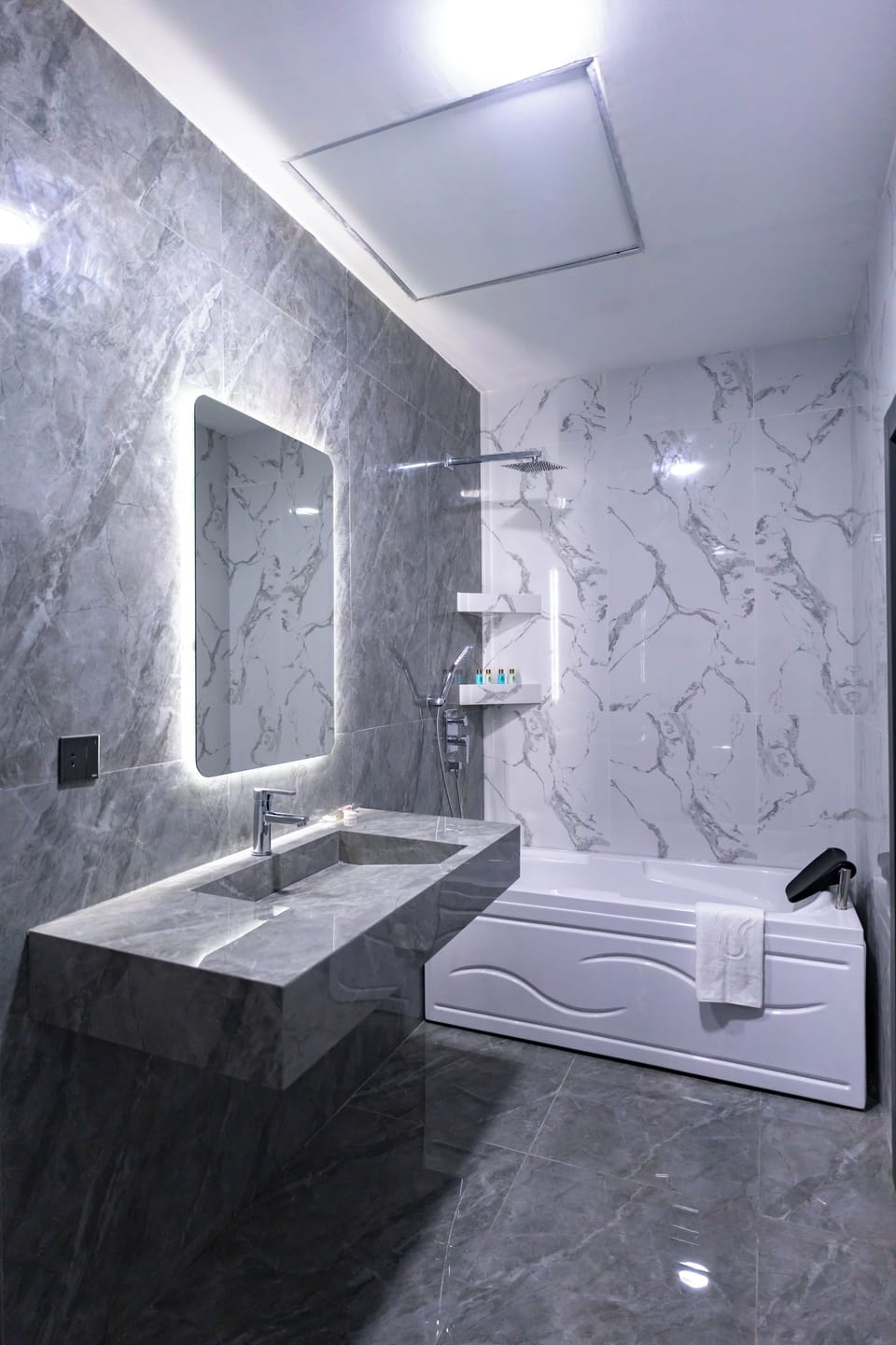 Standard Room, City View | Bathroom | Combined shower/tub, hair dryer, towels, soap