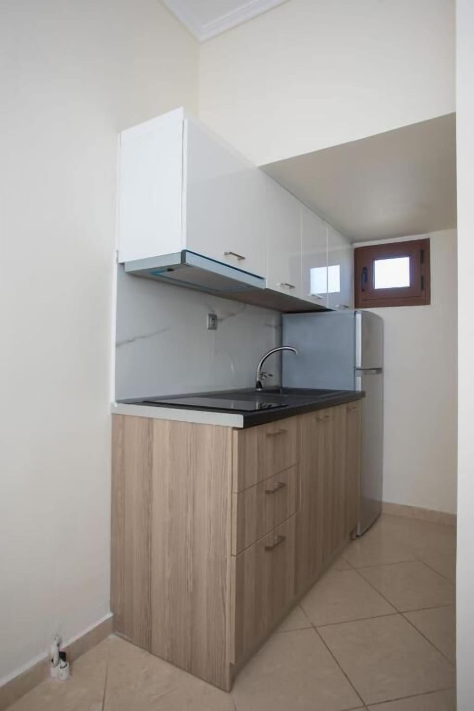Basic Apartment | Private kitchen | Mini-fridge, stovetop
