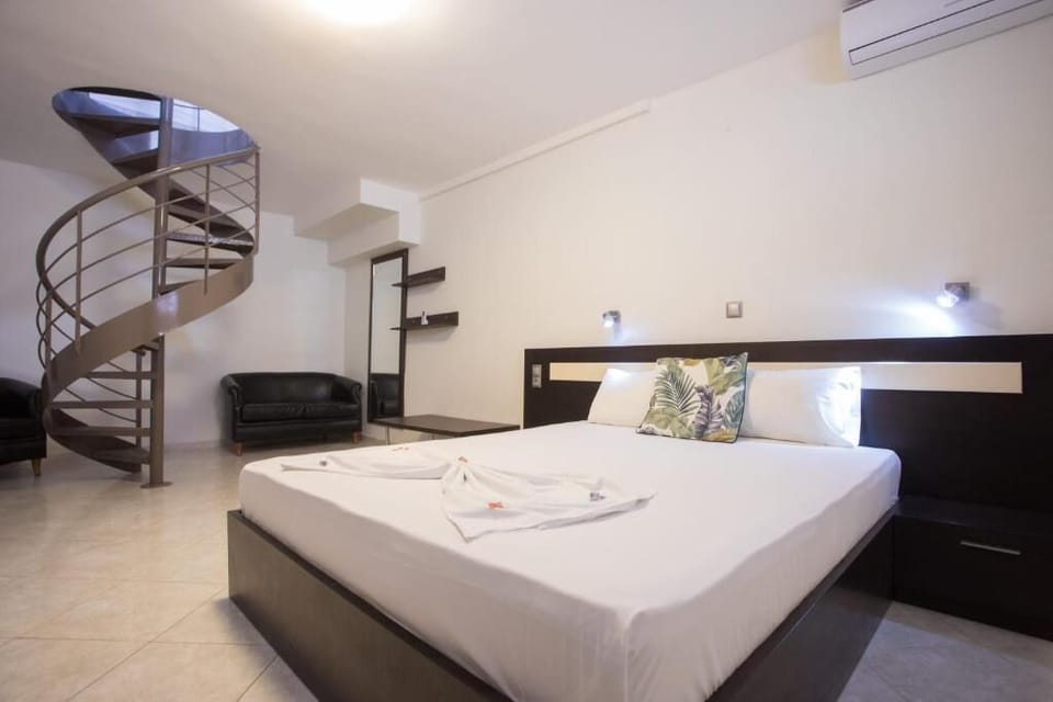 Basic Apartment | Laptop workspace, soundproofing, free WiFi