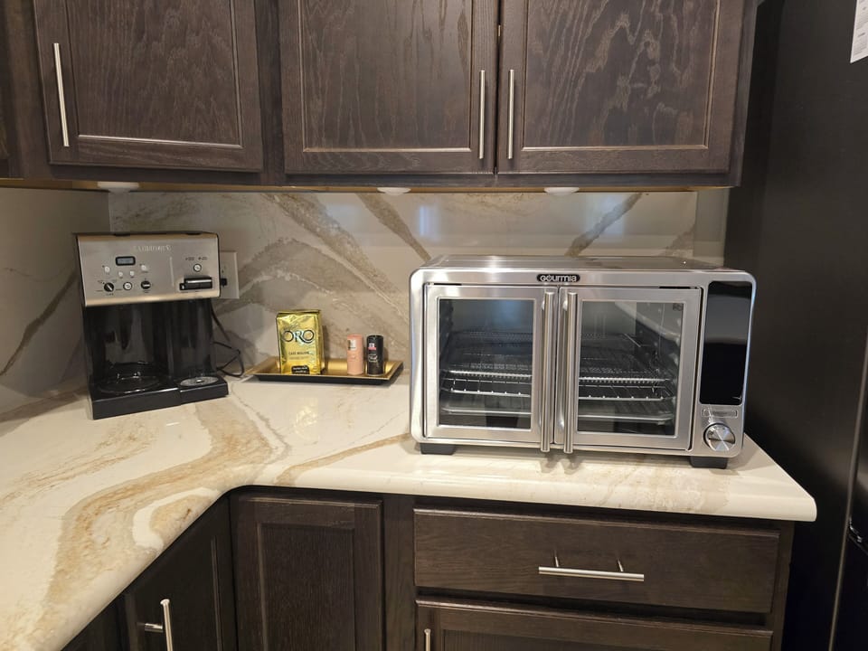Coffee Maker & Toaster/Air Fryer
