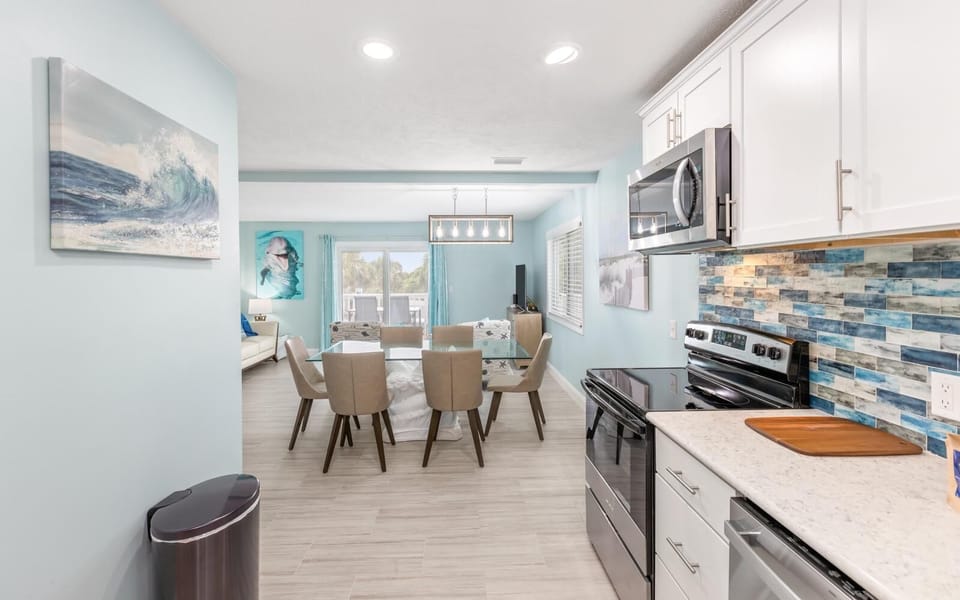 House, Multiple Beds (Blue Dolphin) | Private kitchen | Toaster