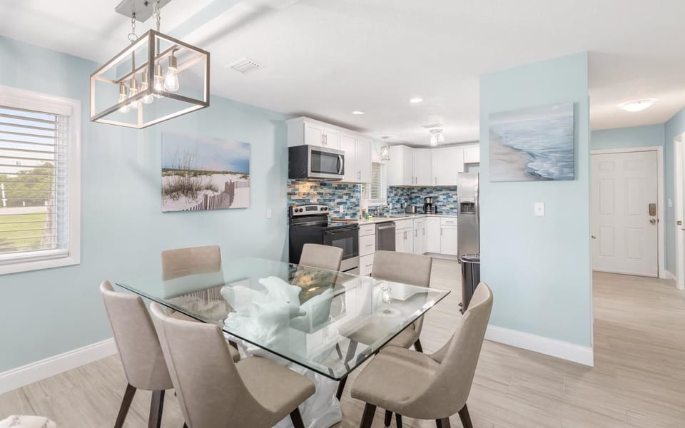 House, Multiple Beds (Blue Dolphin) | Dining