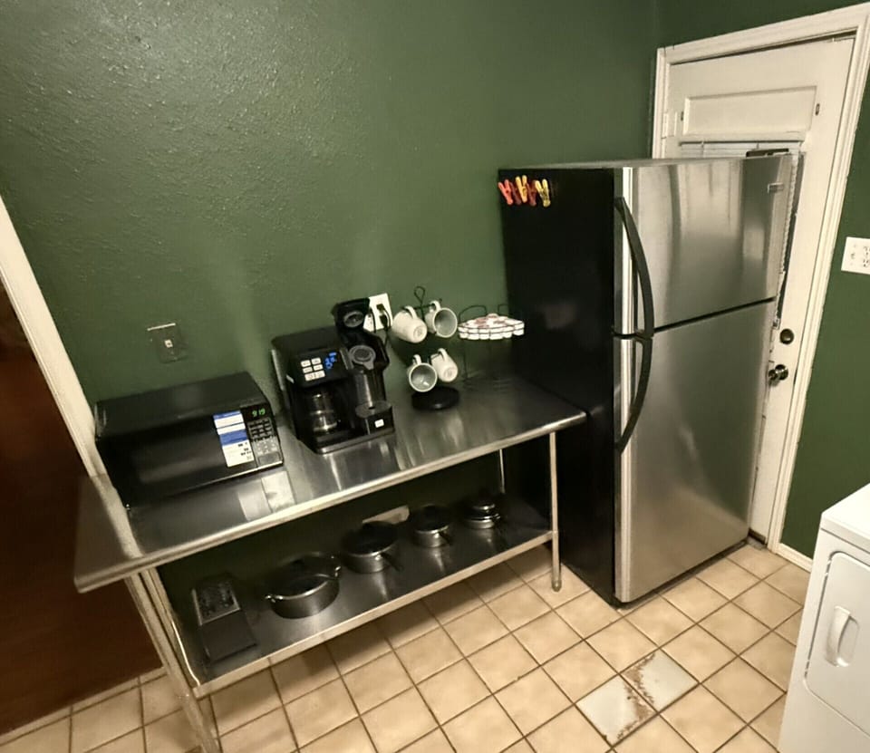 Kitchen. Stove/ Oven. Fridge/Freezer. Washer/ Dryer. Coffee. Toaster. Microwave