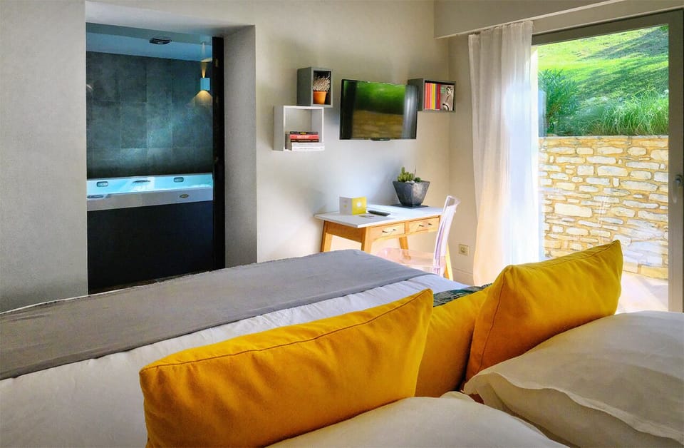 Luxury Double Room | Hypo-allergenic bedding, minibar, in-room safe, individually decorated