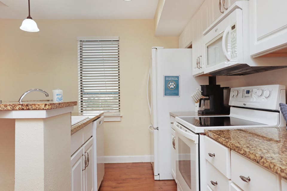 Condo, Multiple Beds (Club at Mexico Beach 2Q) | Private kitchen | Oven, toaster