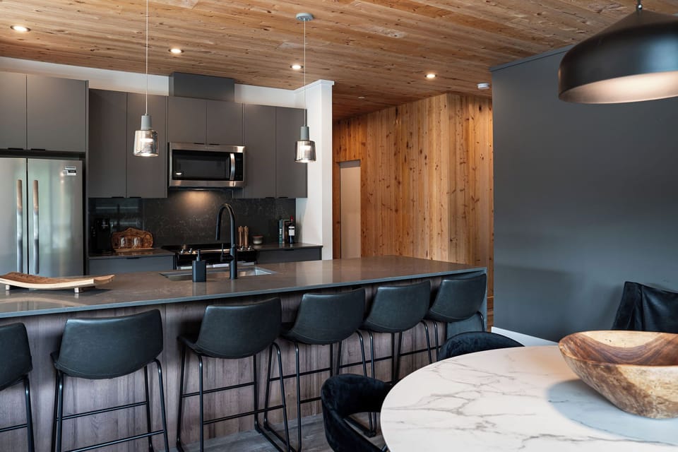 Deluxe Penthouse, Balcony, Mountain View | Private kitchen | Full-size fridge, microwave, oven, stovetop
