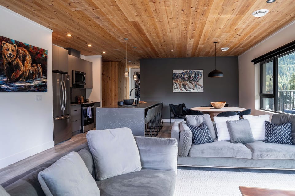 Deluxe Penthouse, Balcony, Mountain View | Living area